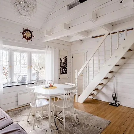 3 Bedroom With Sauna By The Sea Semesterbostad *