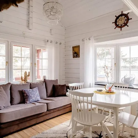 3 Bedroom With Sauna By The Sea Вааса